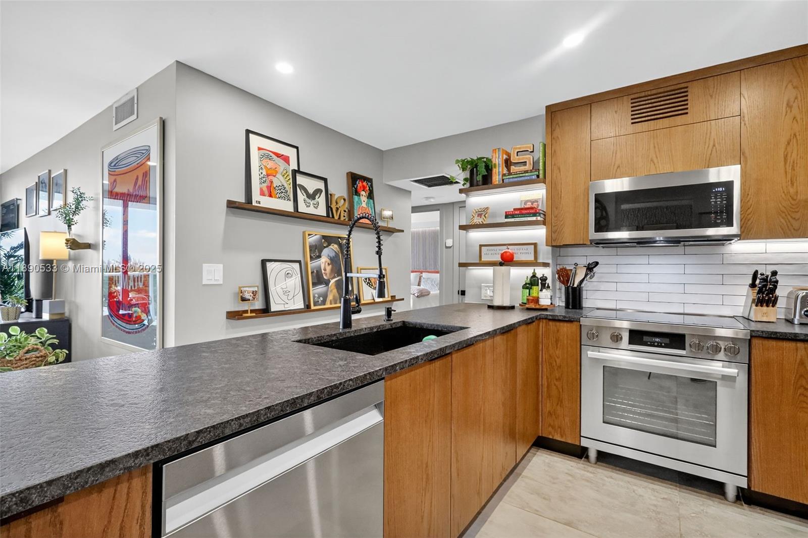 ARLEN HOUSE EAST CONDO - Residential
