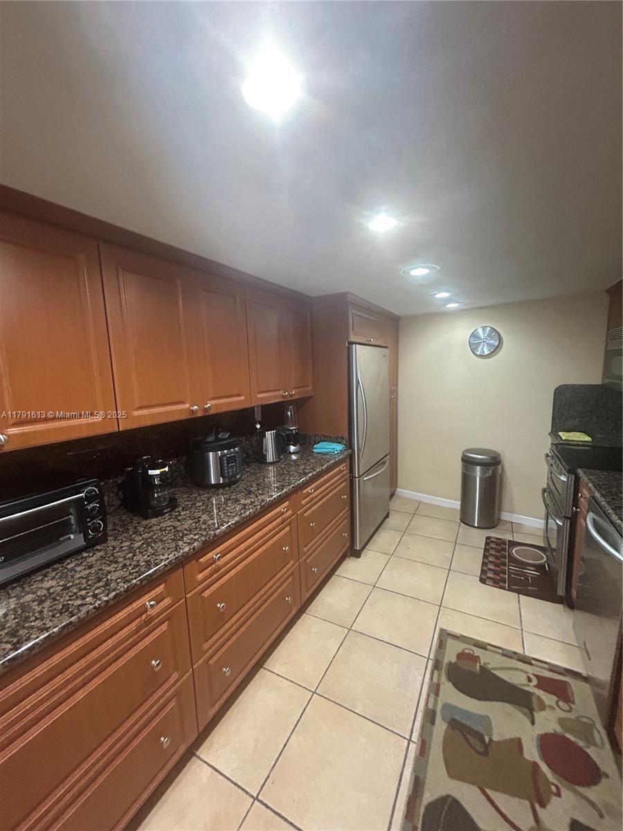 View photos, virtual tours, details... 5401 Collins Ave 434