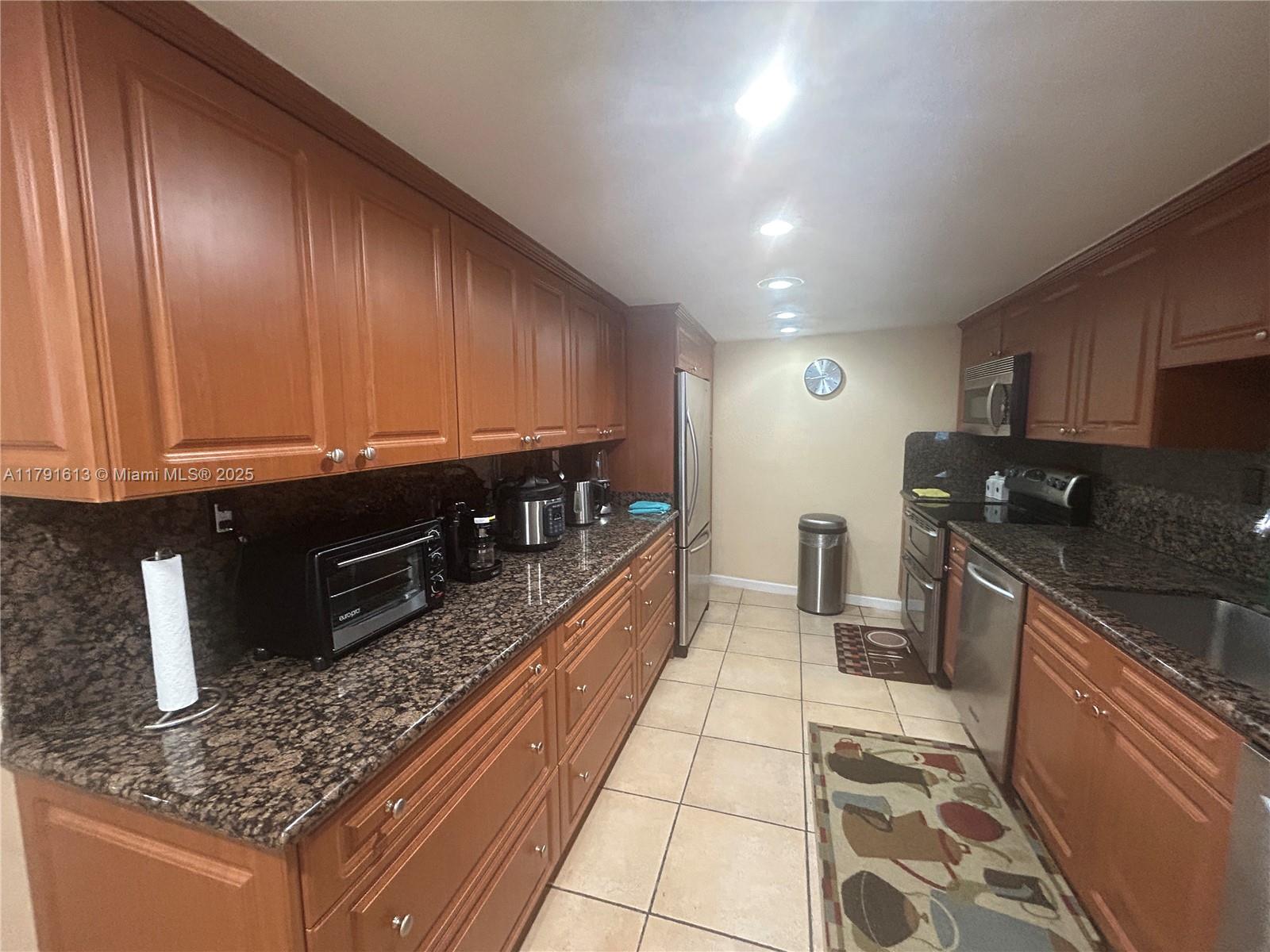 View photos, virtual tours, details... 5401 Collins Ave 434