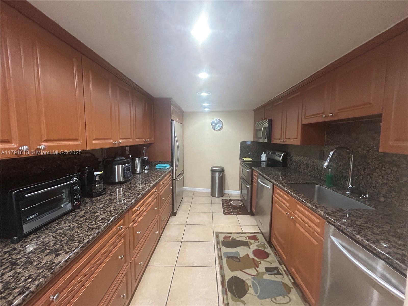 5401 Collins Ave 434, Miami Beach, Miami-Dade County, Florida - 2 Bedrooms  
2 Bathrooms - 