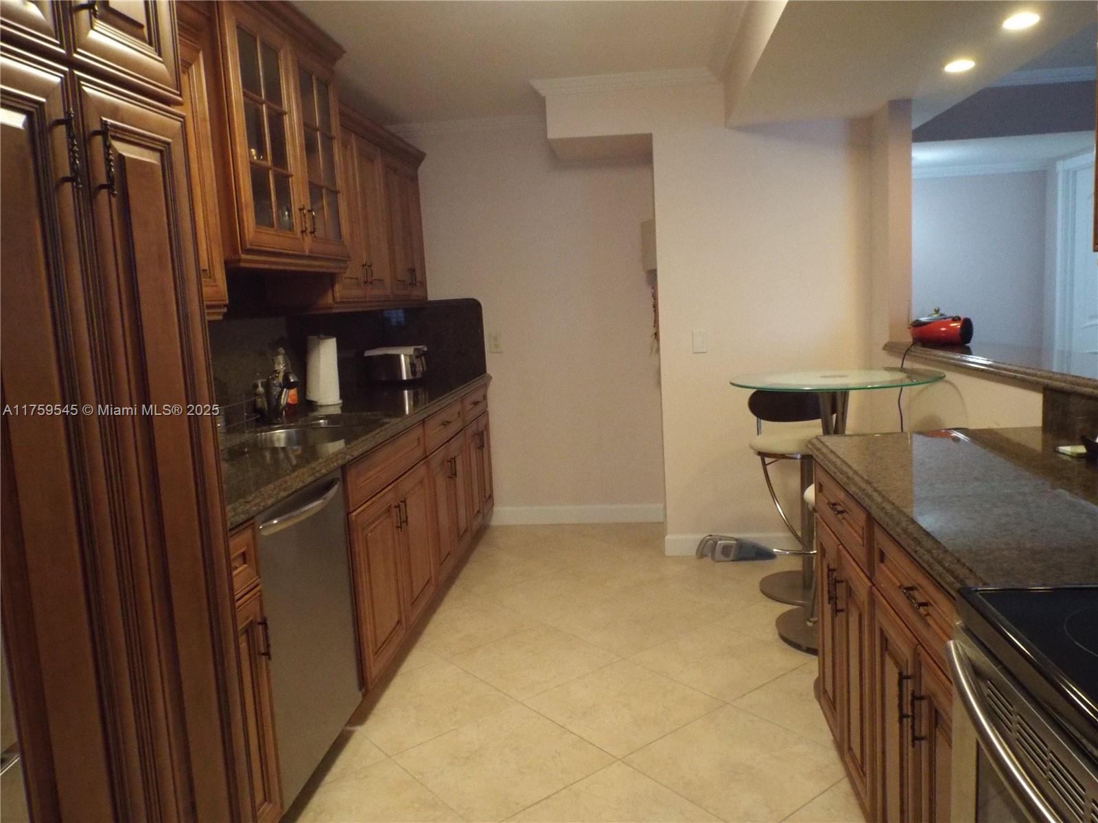 LA MER ESTATES SOUTH COND - Residential