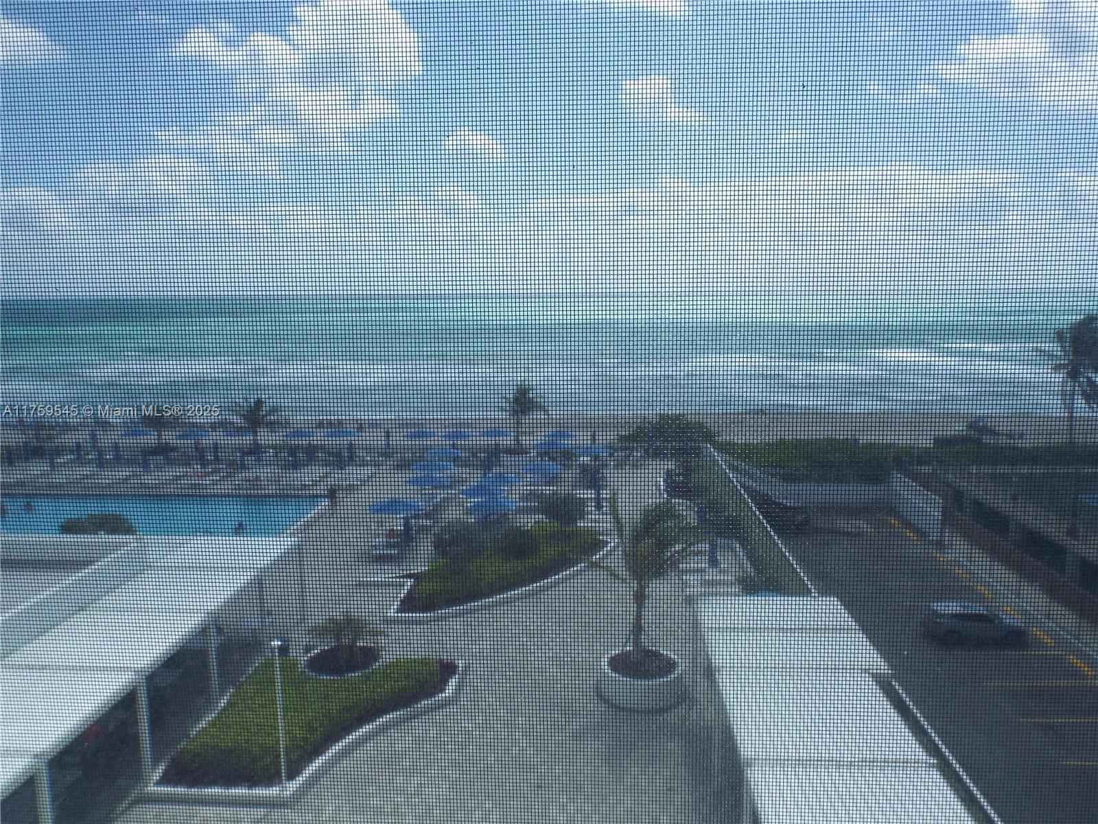 LA MER ESTATES SOUTH COND - Residential