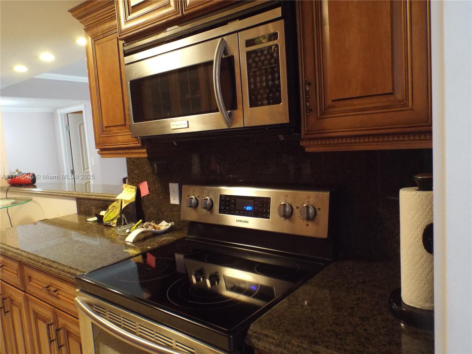 LA MER ESTATES SOUTH COND - Residential