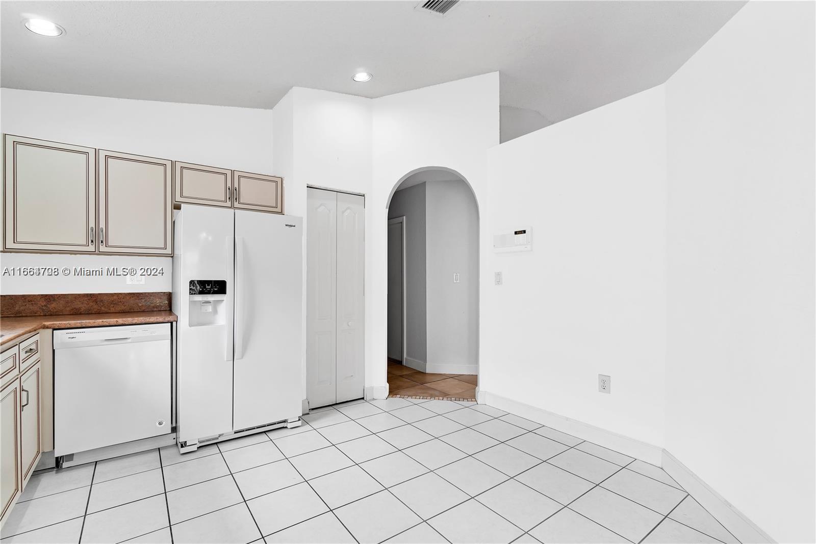 DORAL LANDINGS EAST - Residential Lease