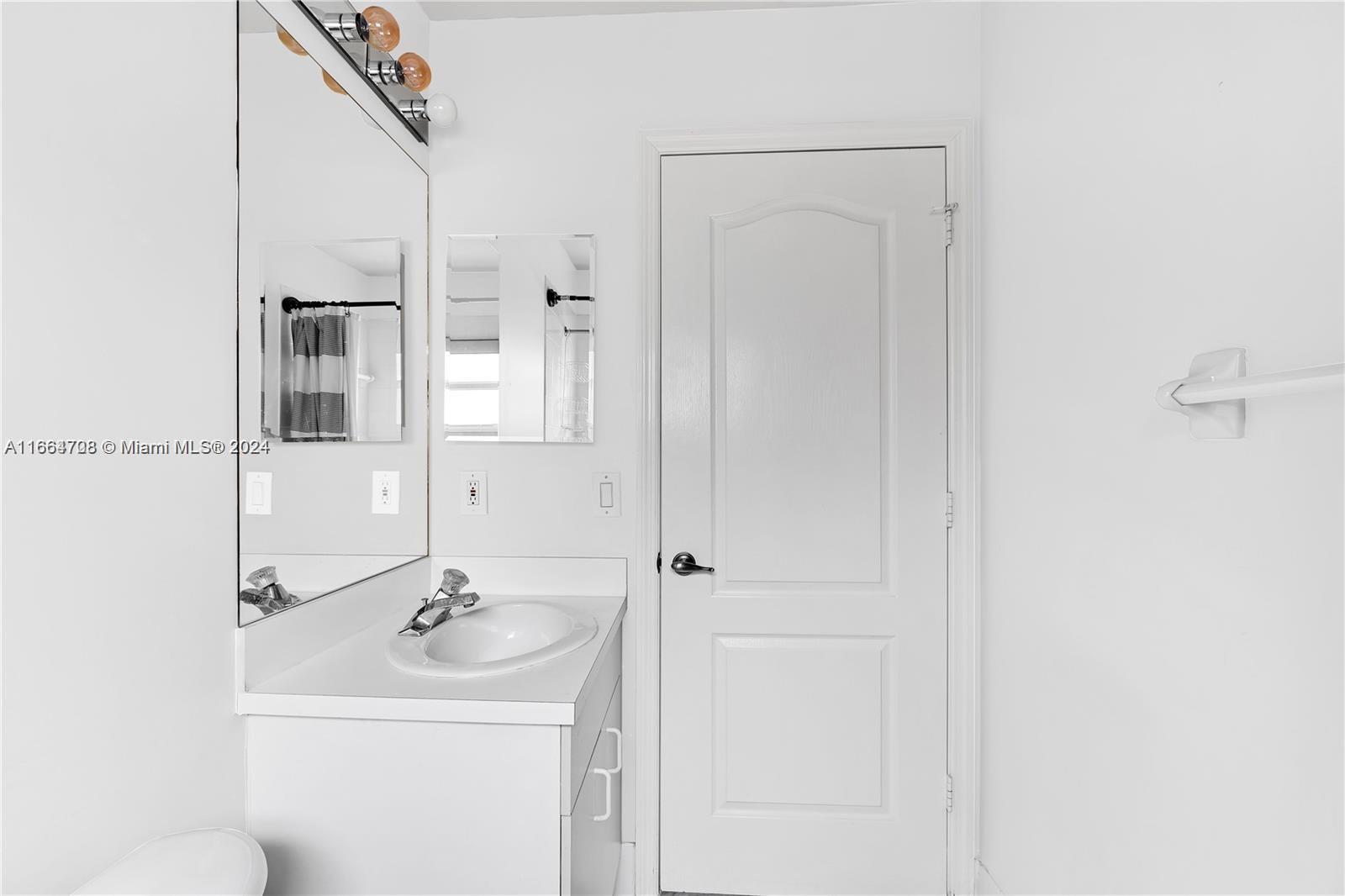 DORAL LANDINGS EAST - Residential Lease