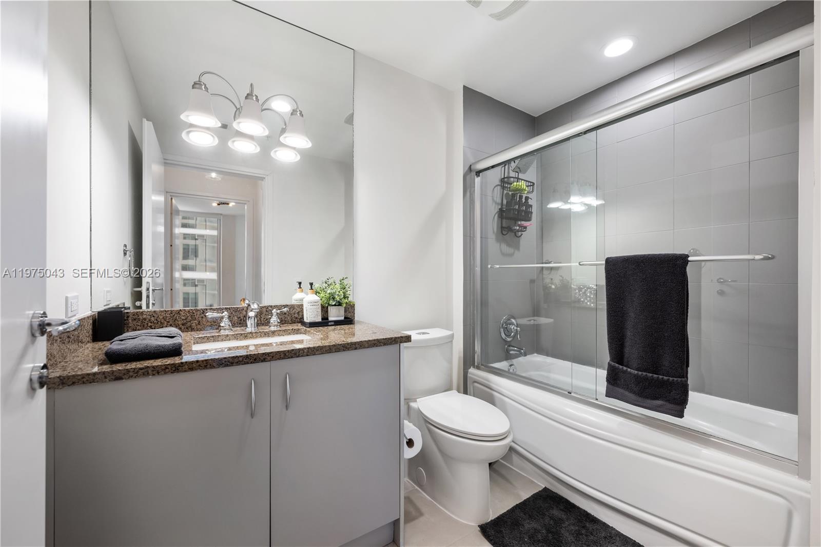 MET 1 CONDO - Residential Lease