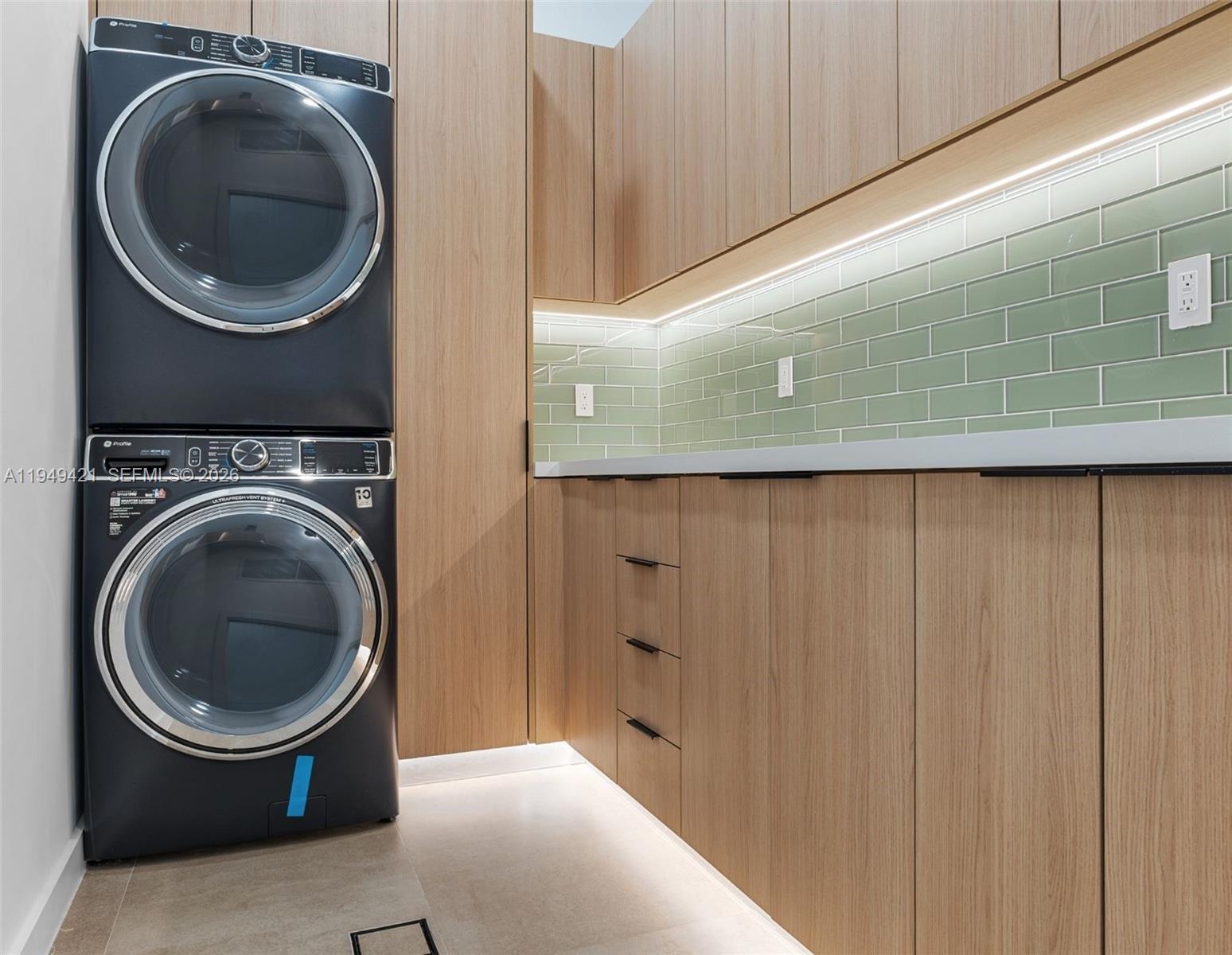 AMND MIAMI SUBURBAN ACRES - Residential