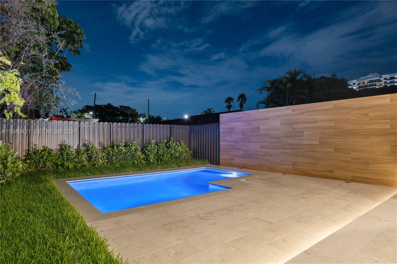 AMND MIAMI SUBURBAN ACRES - Residential