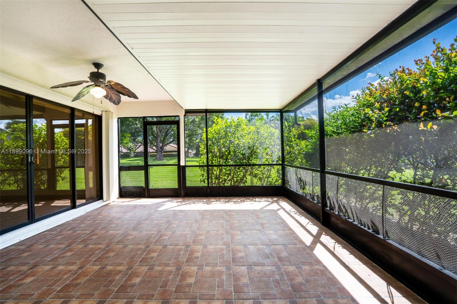 LAKESIDE VILLAS - Residential
