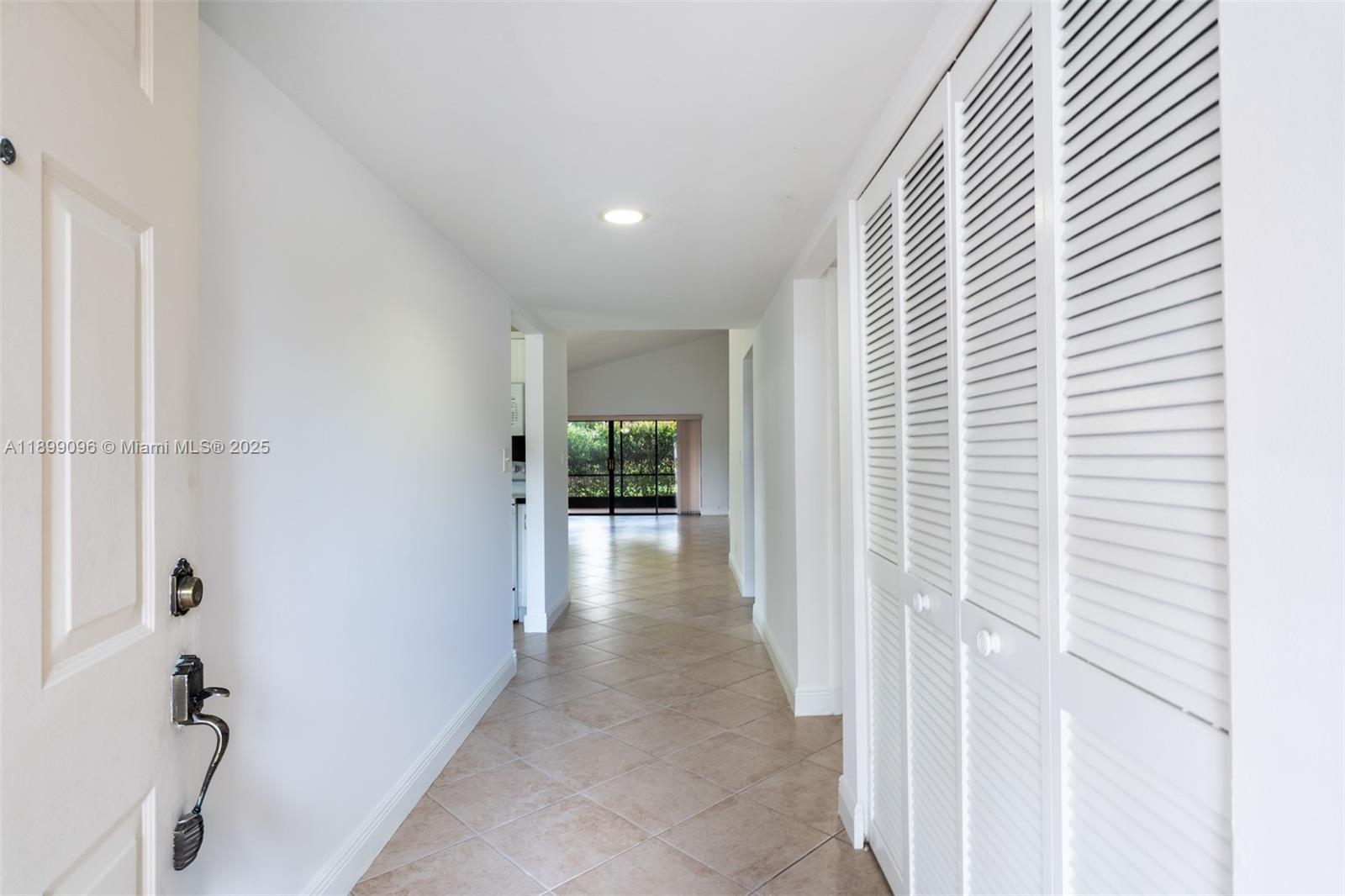 LAKESIDE VILLAS - Residential