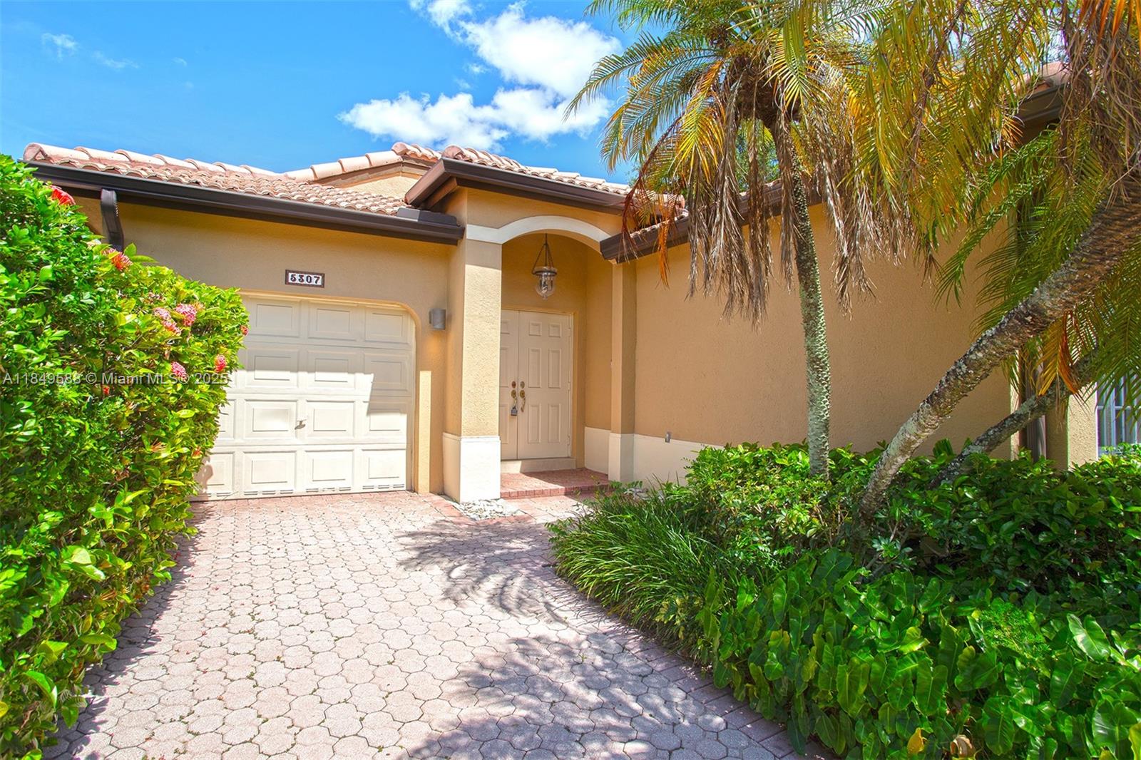 This single-story corner townhouse is located in one of Doral’s most peaceful communities. It features updated floors, kitchen, and bathrooms. Move-in ready and in excellent condition. High-speed fiber optic internet is provided. The property offers parking for up to 4 vehicles plus guest parking. Dining room TV and TV stand are included. Strategically located near top-rated schools, Miami International Airport, Dolphin Mall, Miami International Mall, highways, parks, and entertainment options. A solid rental opportunity in a prime location!