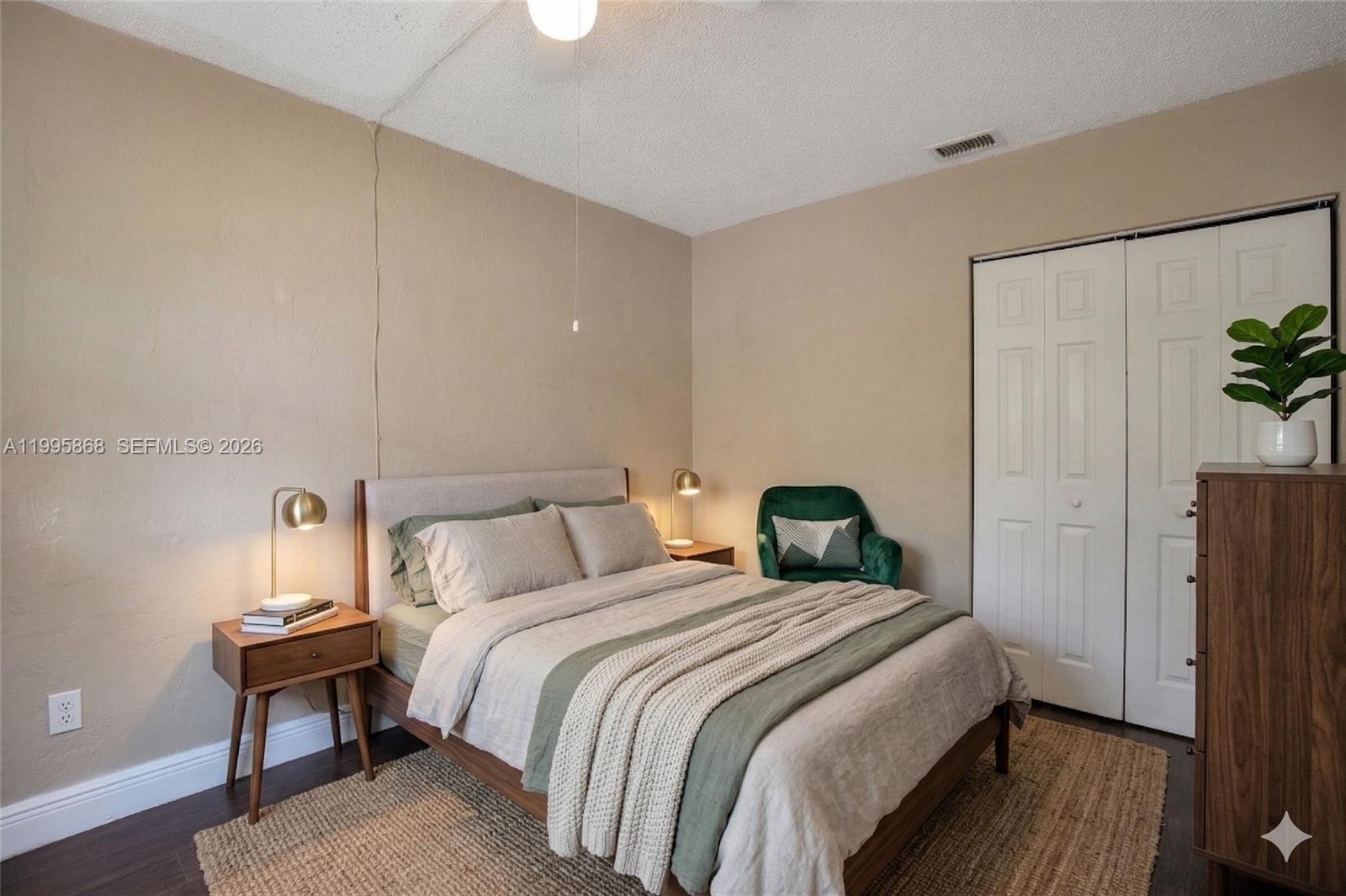 EL SOL AT MAIN STREET CON - Residential