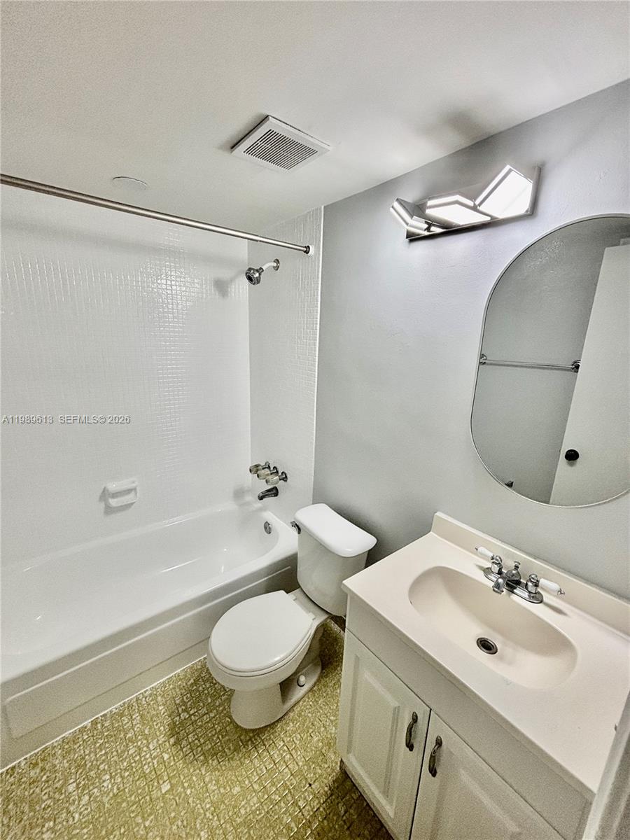 CASA GRANADA CONDO - Residential Lease