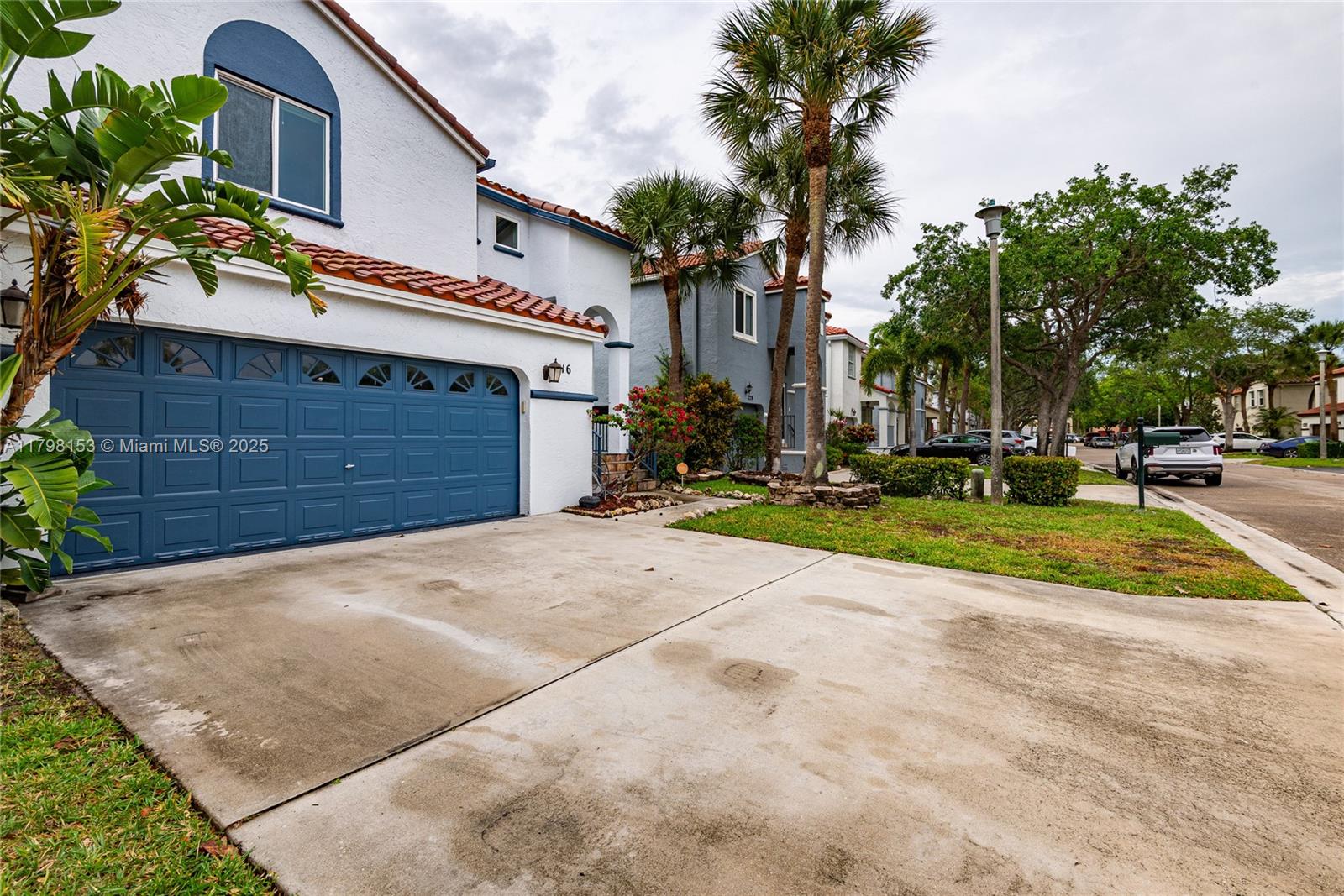 WEST GLEN MANOR - Residential