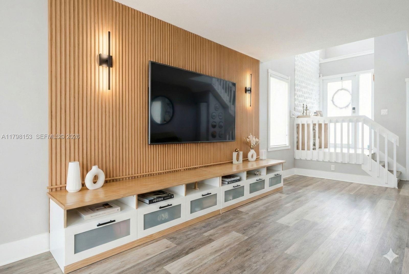 WEST GLEN MANOR - Residential