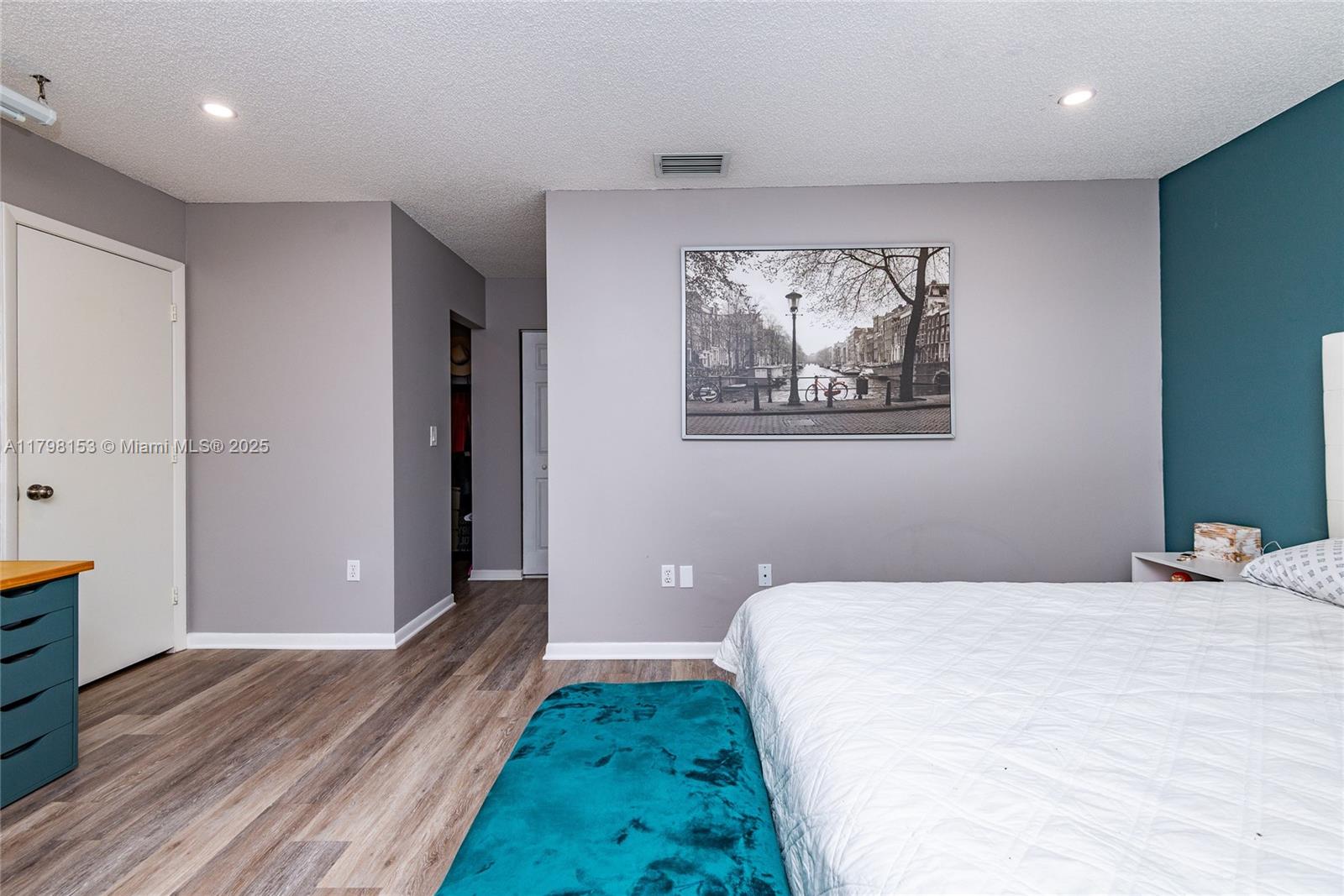 WEST GLEN MANOR - Residential