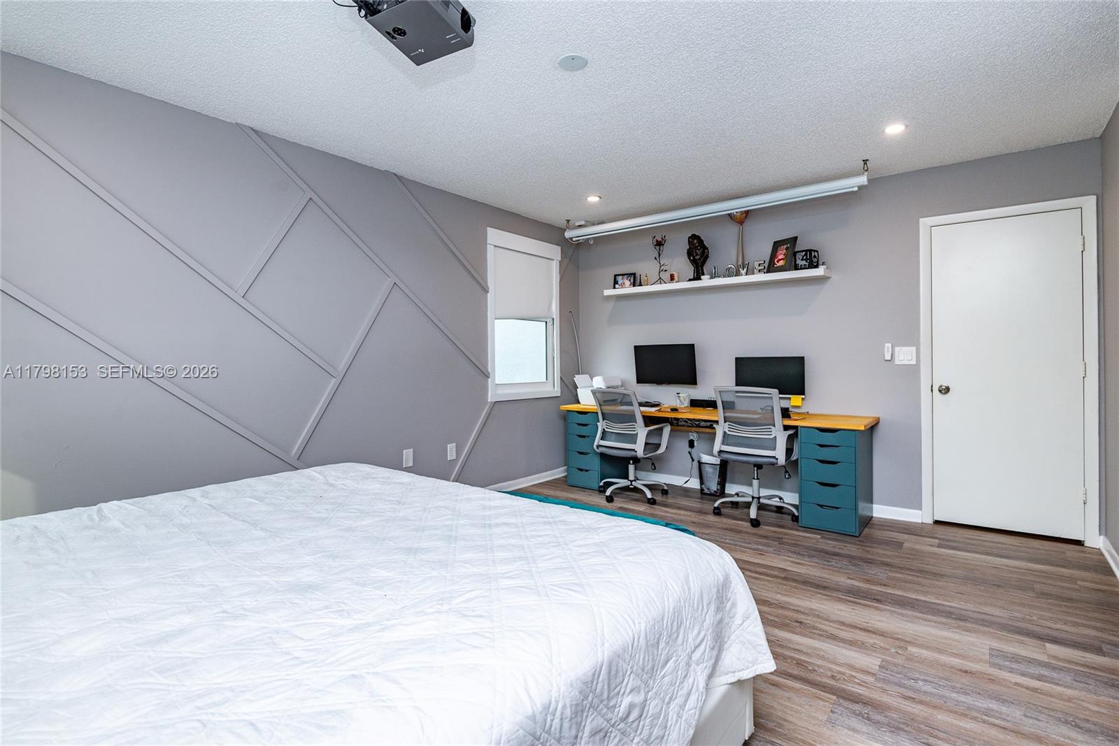 WEST GLEN MANOR - Residential