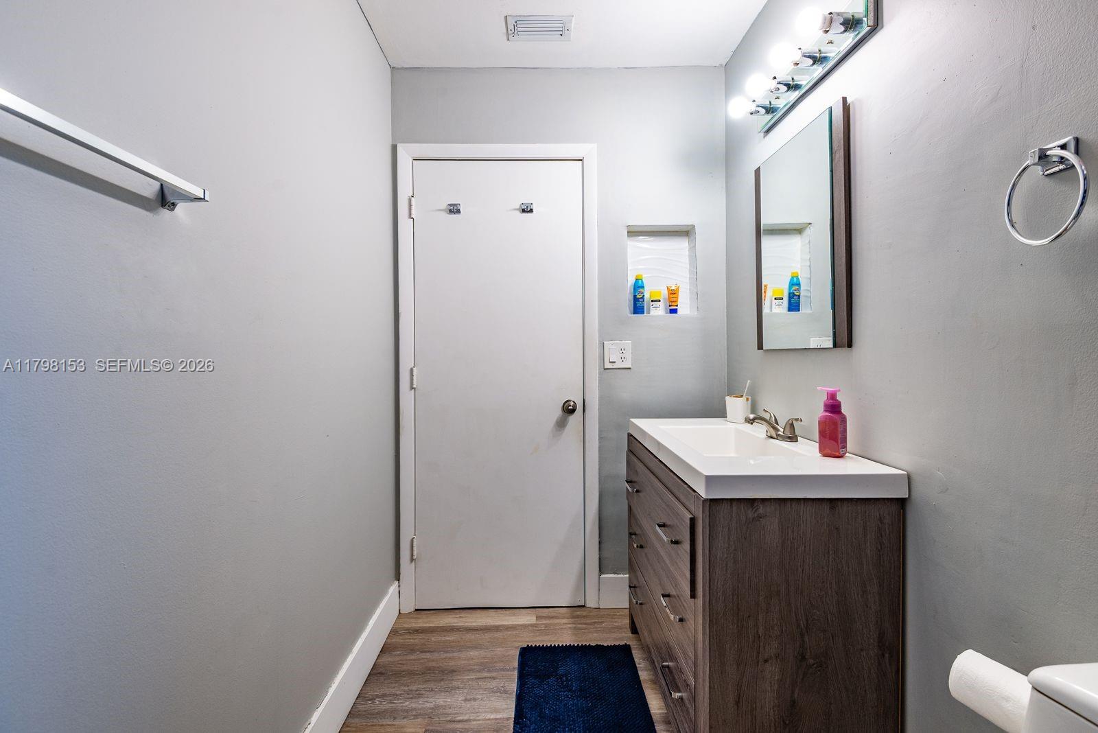 WEST GLEN MANOR - Residential