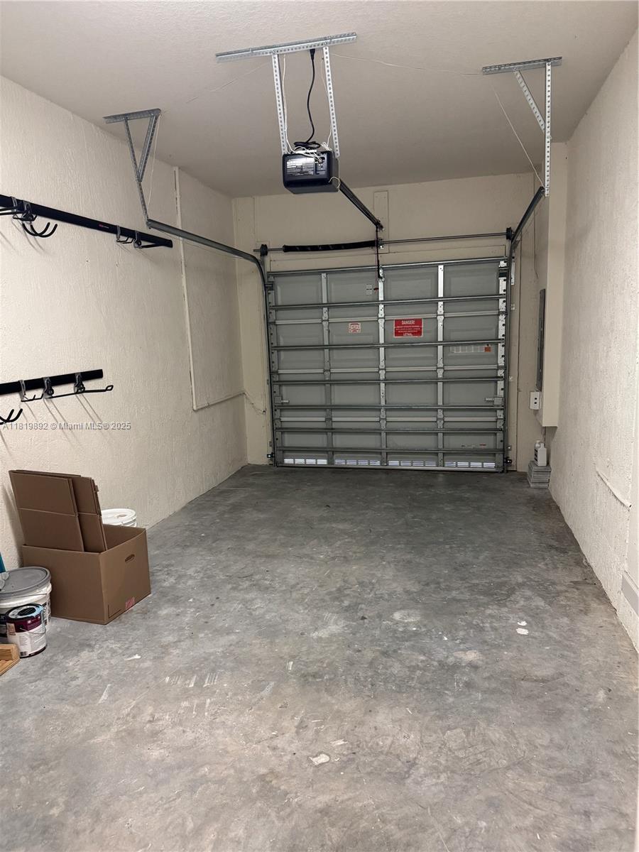 AQUABELLA NORTH REPLAT - Residential Lease