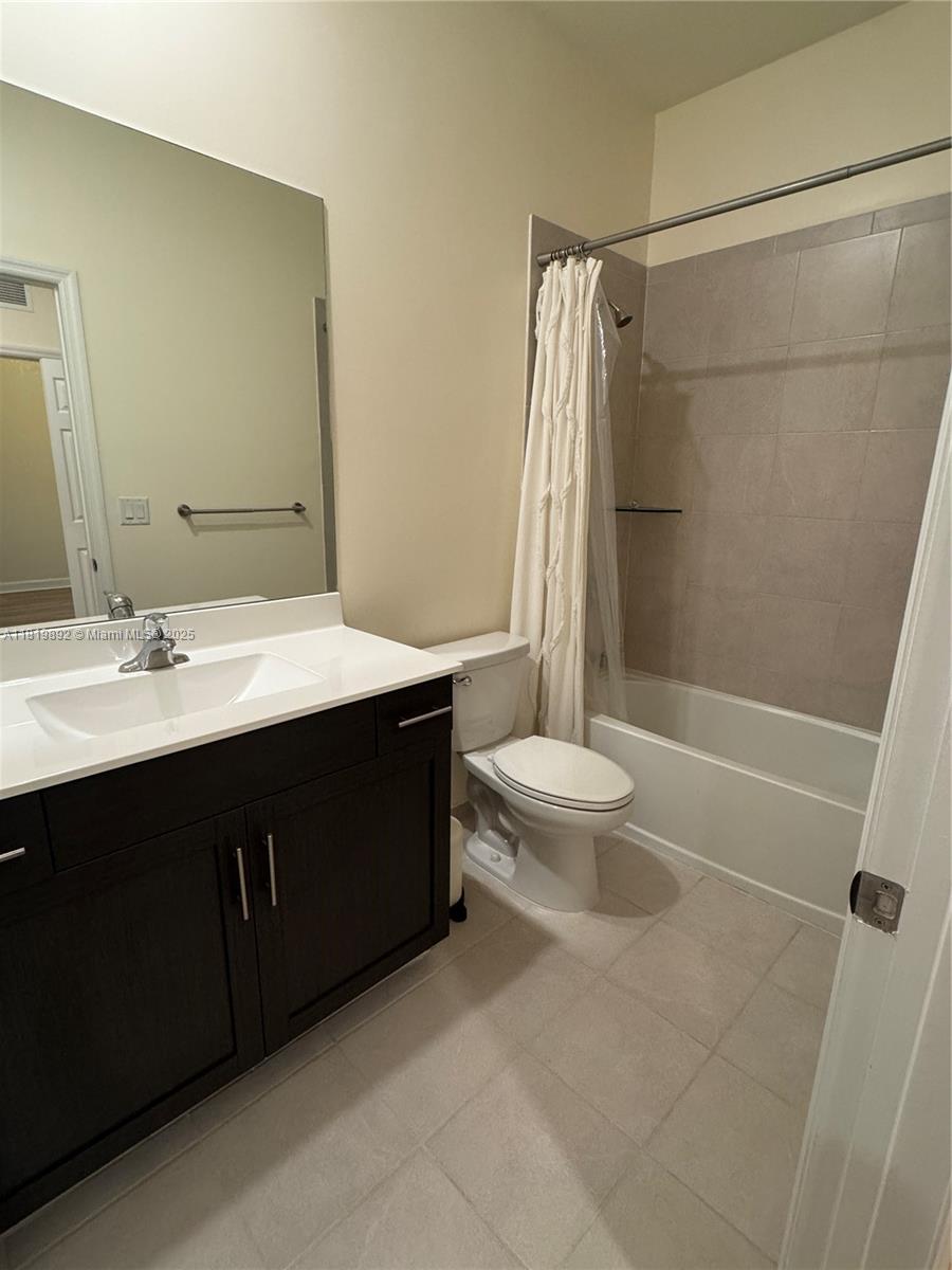 AQUABELLA NORTH REPLAT - Residential Lease
