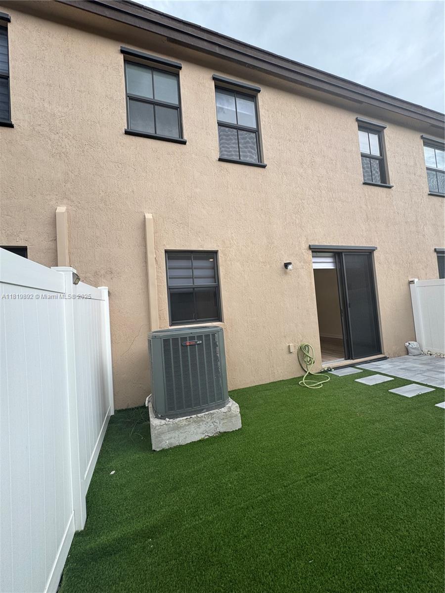 AQUABELLA NORTH REPLAT - Residential Lease