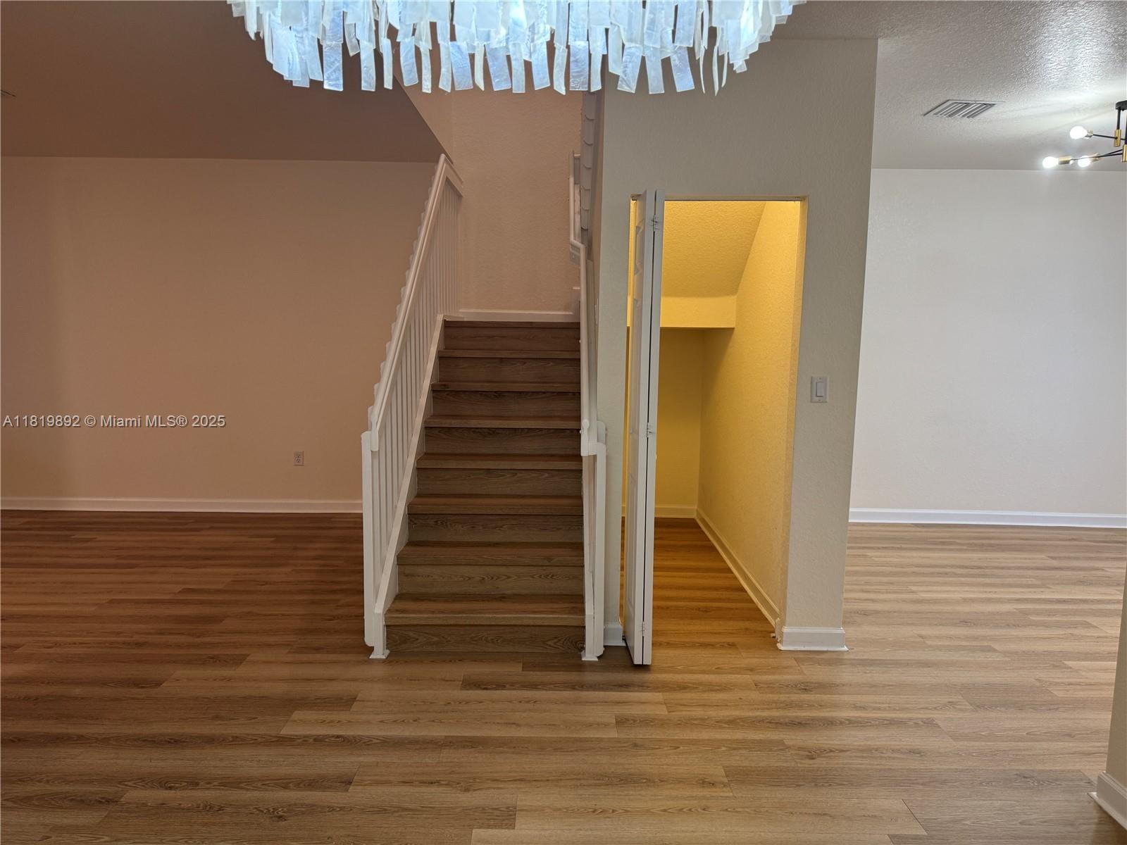 AQUABELLA NORTH REPLAT - Residential Lease