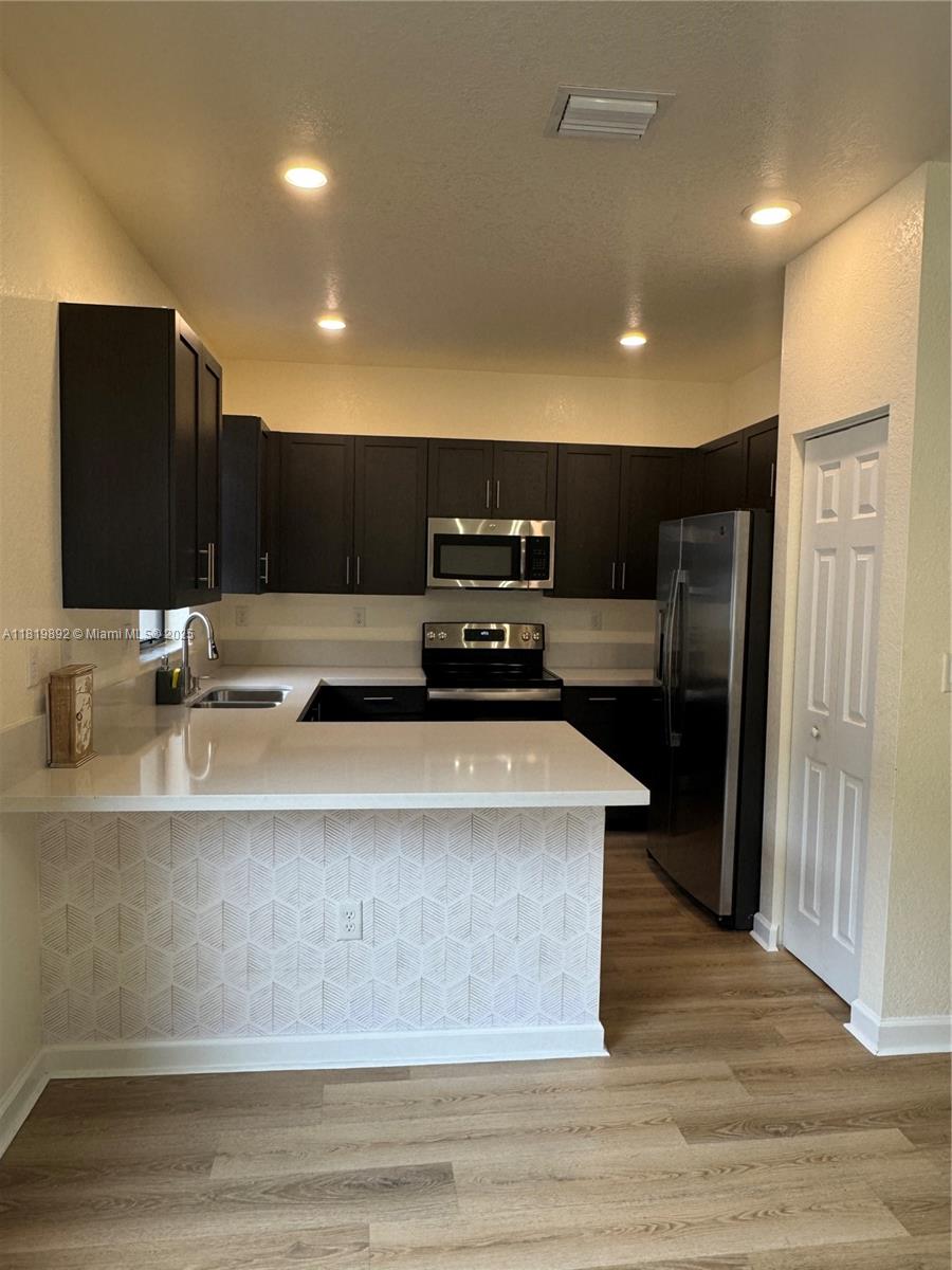 AQUABELLA NORTH REPLAT - Residential Lease