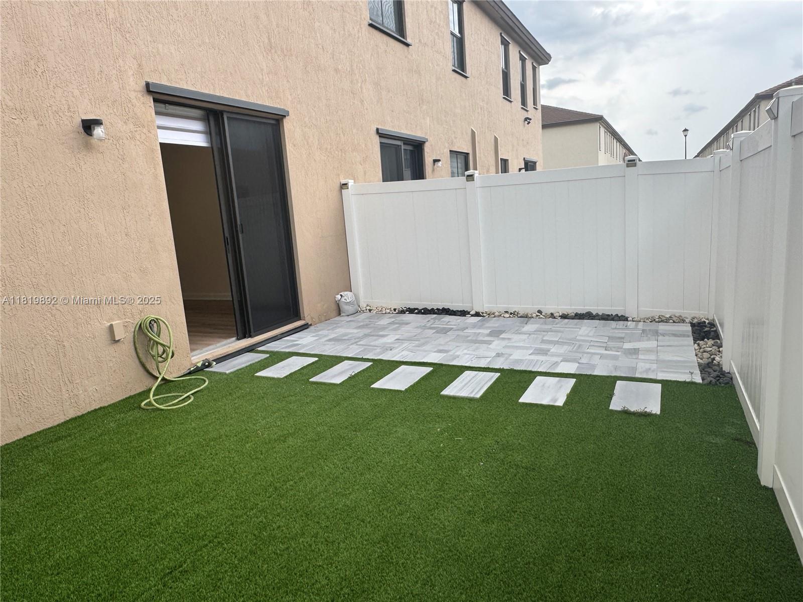 AQUABELLA NORTH REPLAT - Residential Lease
