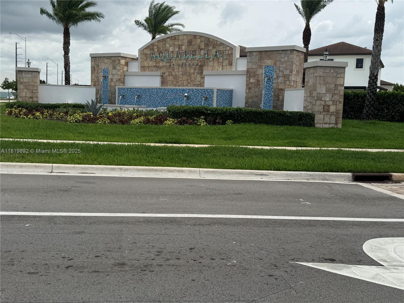 AQUABELLA NORTH REPLAT - Residential Lease
