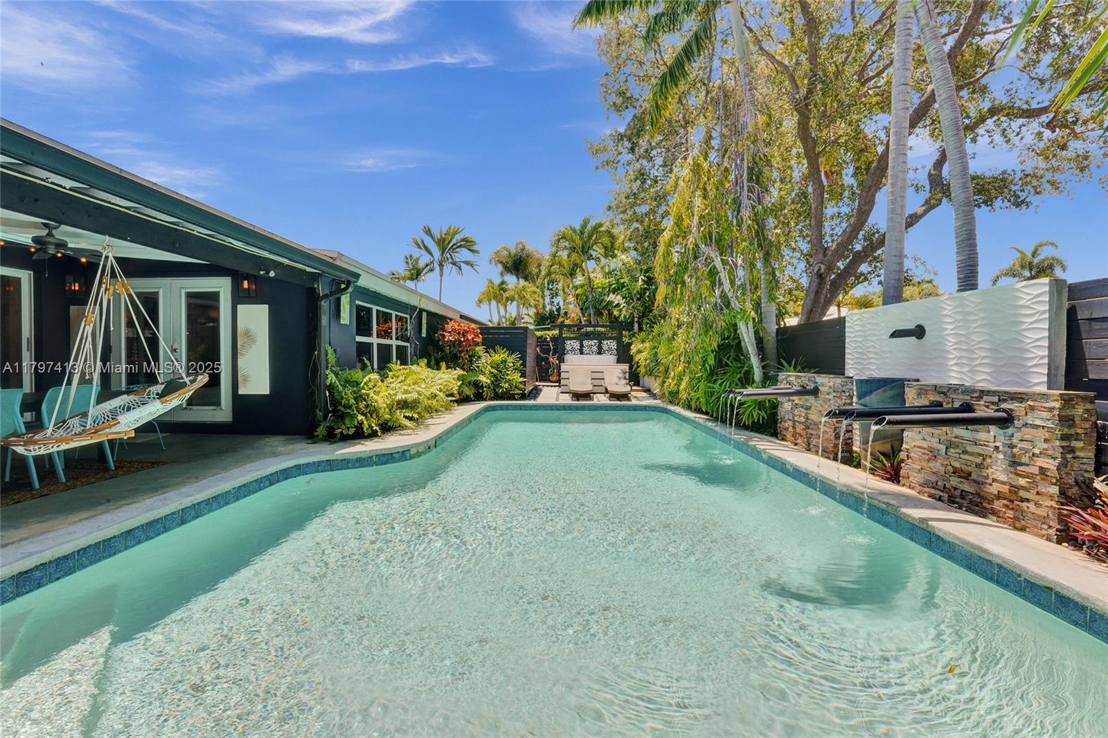 MIDDLE RIVER MANOR - Residential