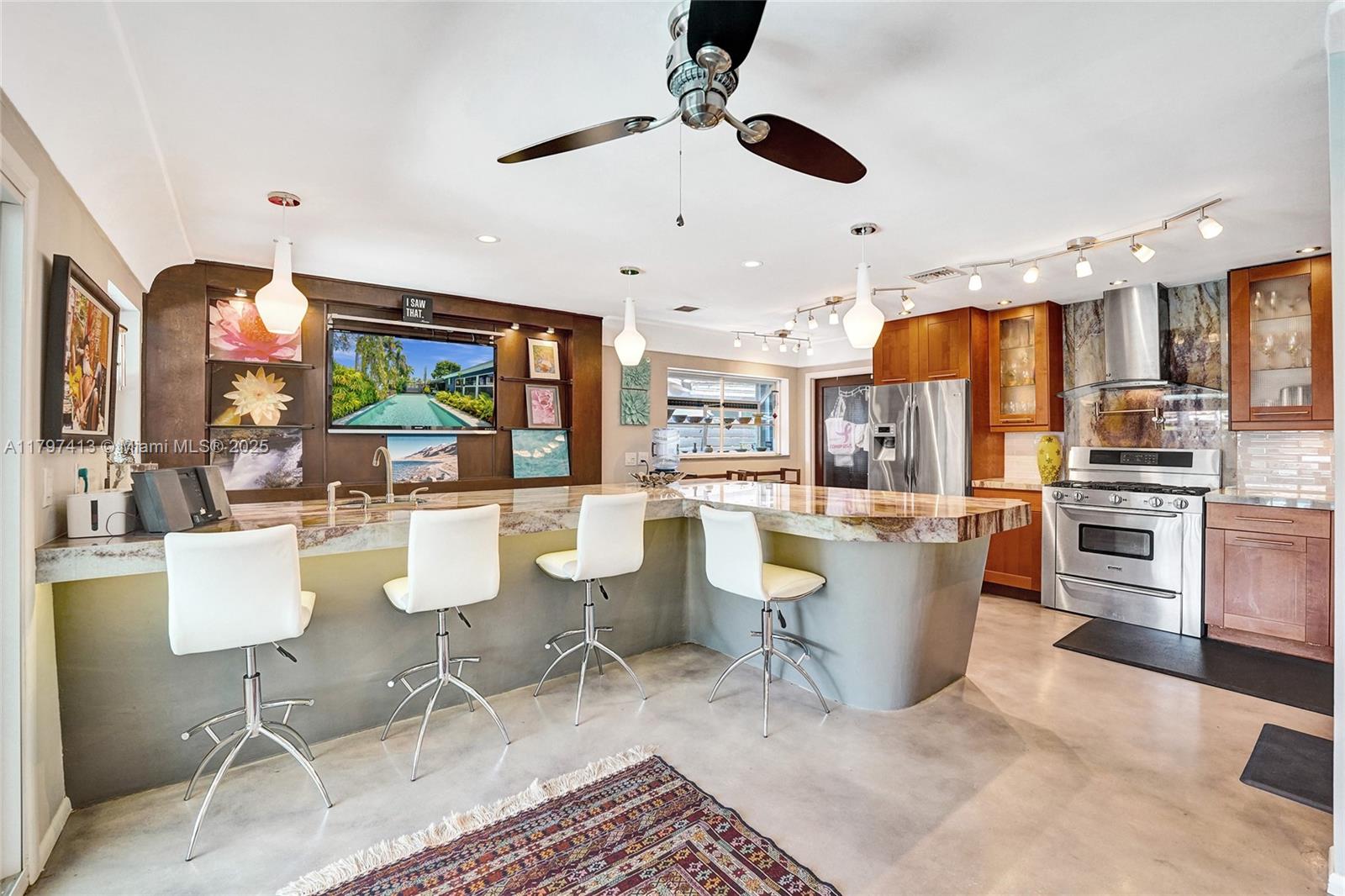 MIDDLE RIVER MANOR - Residential