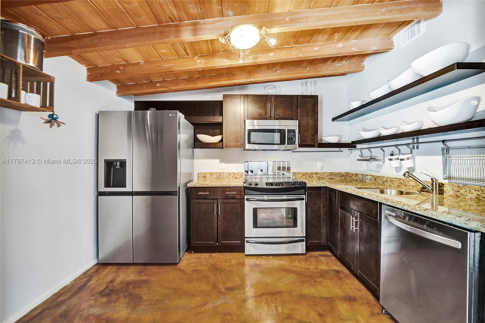 MIDDLE RIVER MANOR - Residential