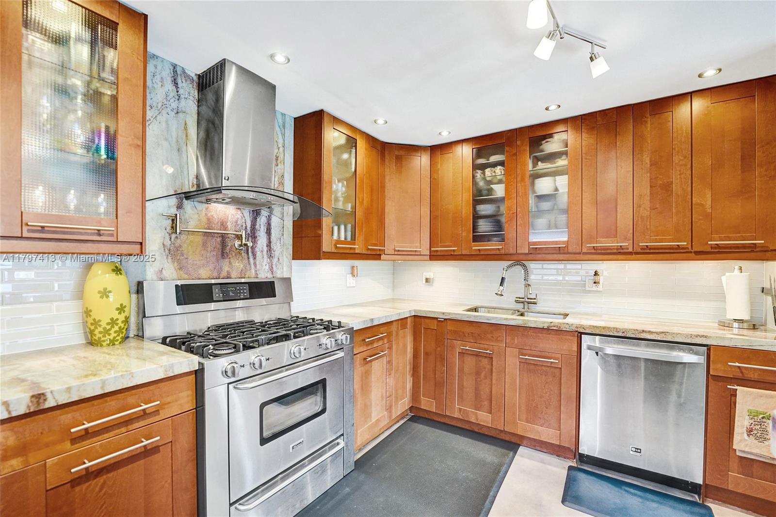 MIDDLE RIVER MANOR - Residential