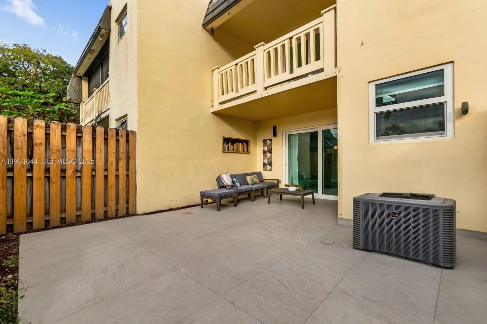 KENDALE LK TOWNHOUSE COND - Residential Lease