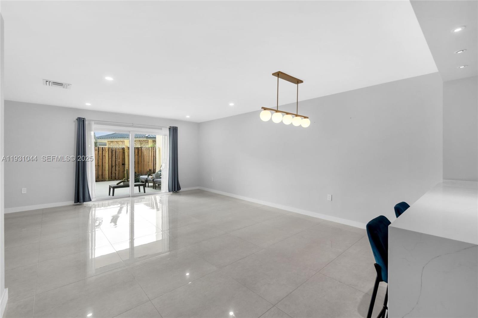 KENDALE LK TOWNHOUSE COND - Residential Lease