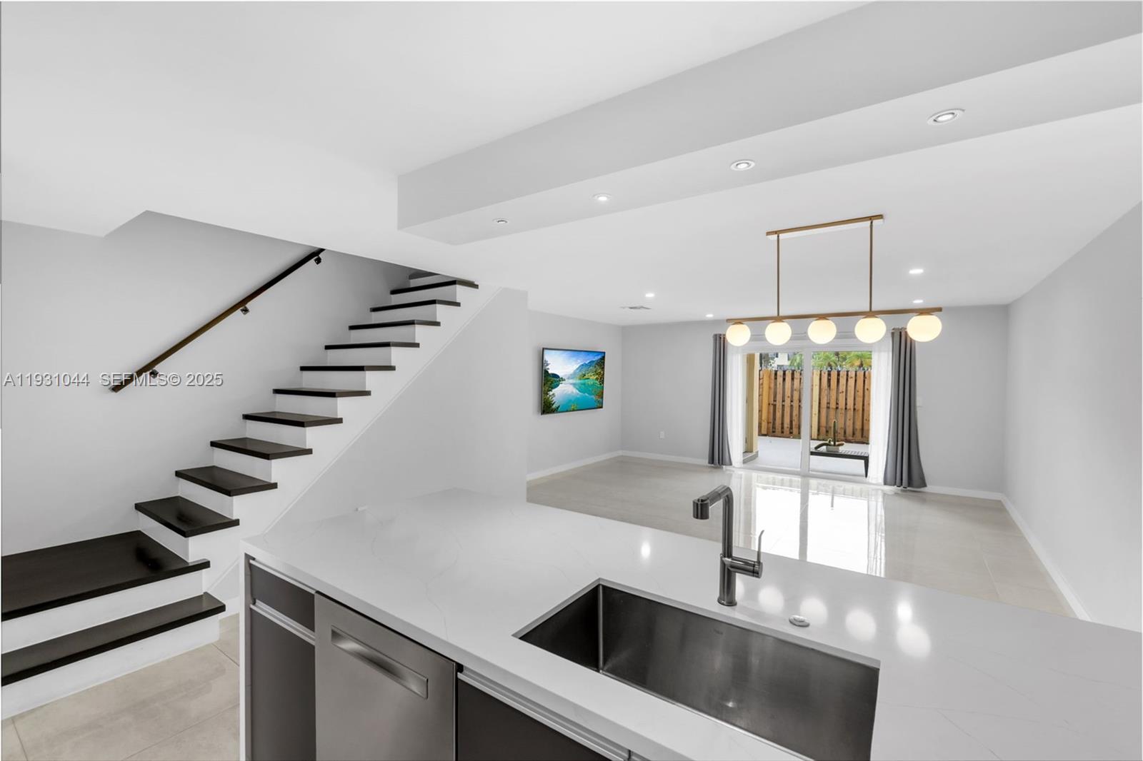 KENDALE LK TOWNHOUSE COND - Residential Lease