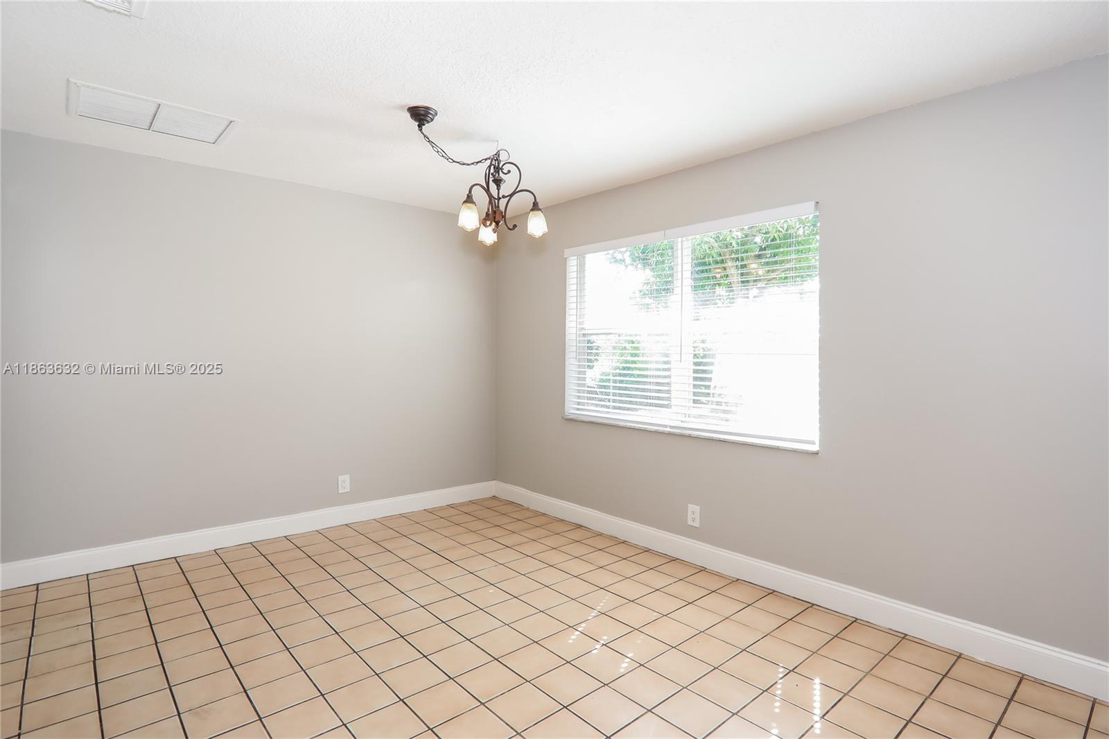 CHATELAINE - Residential Lease