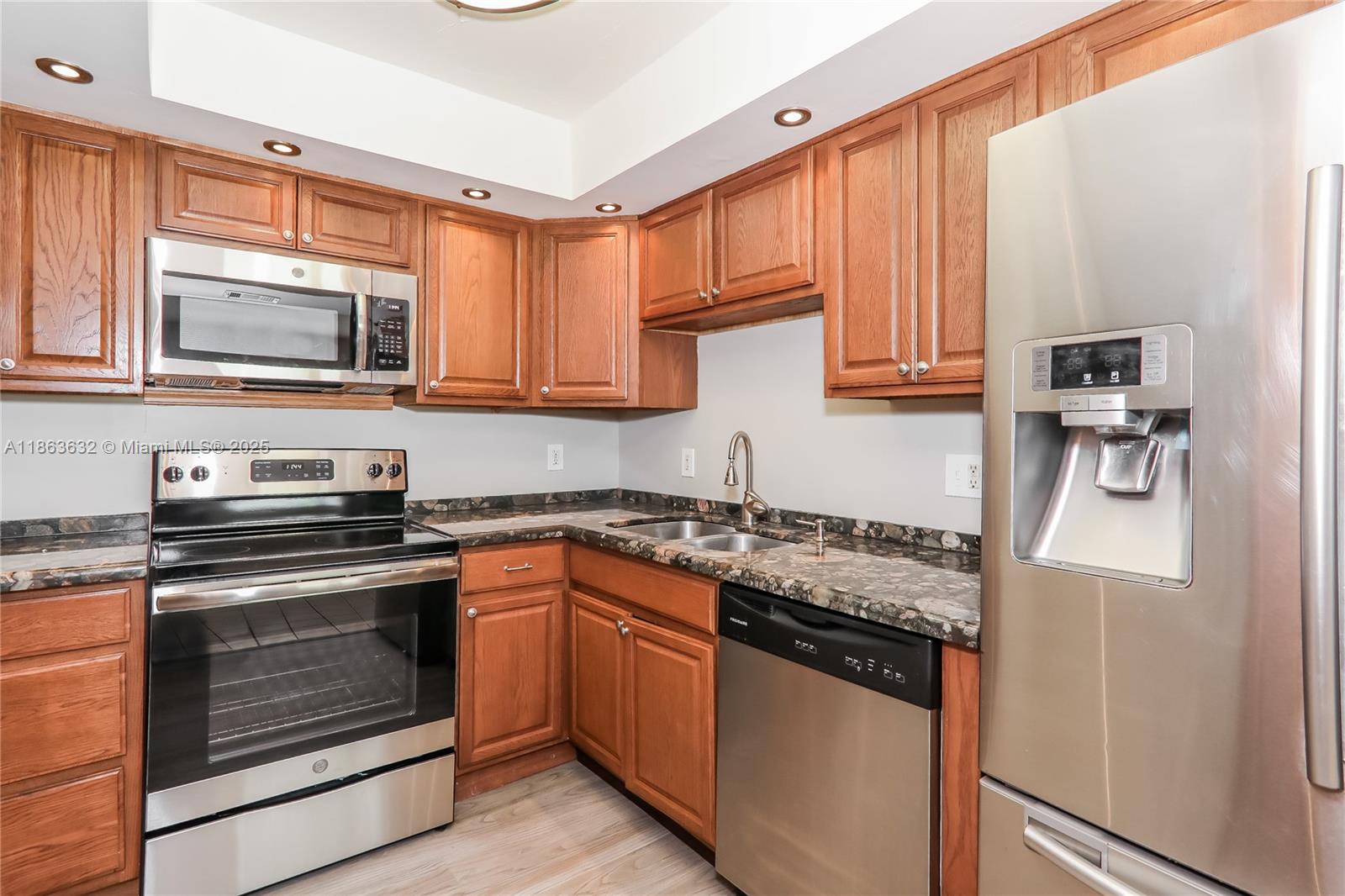 CHATELAINE - Residential Lease