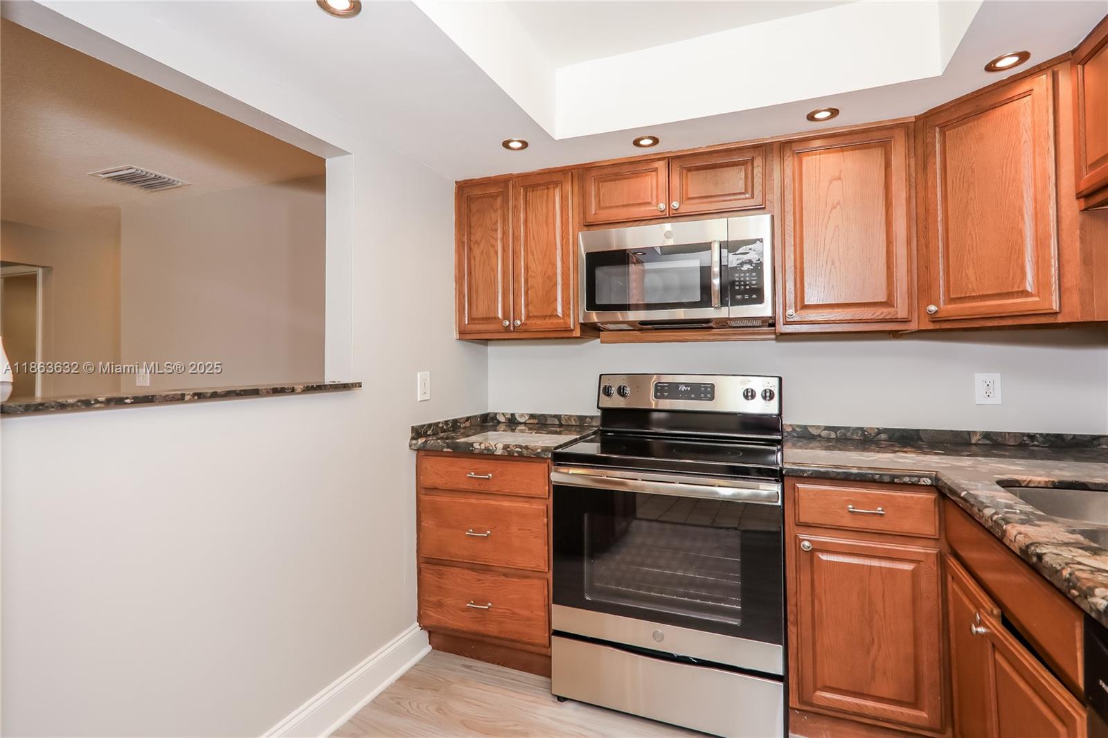 CHATELAINE - Residential Lease