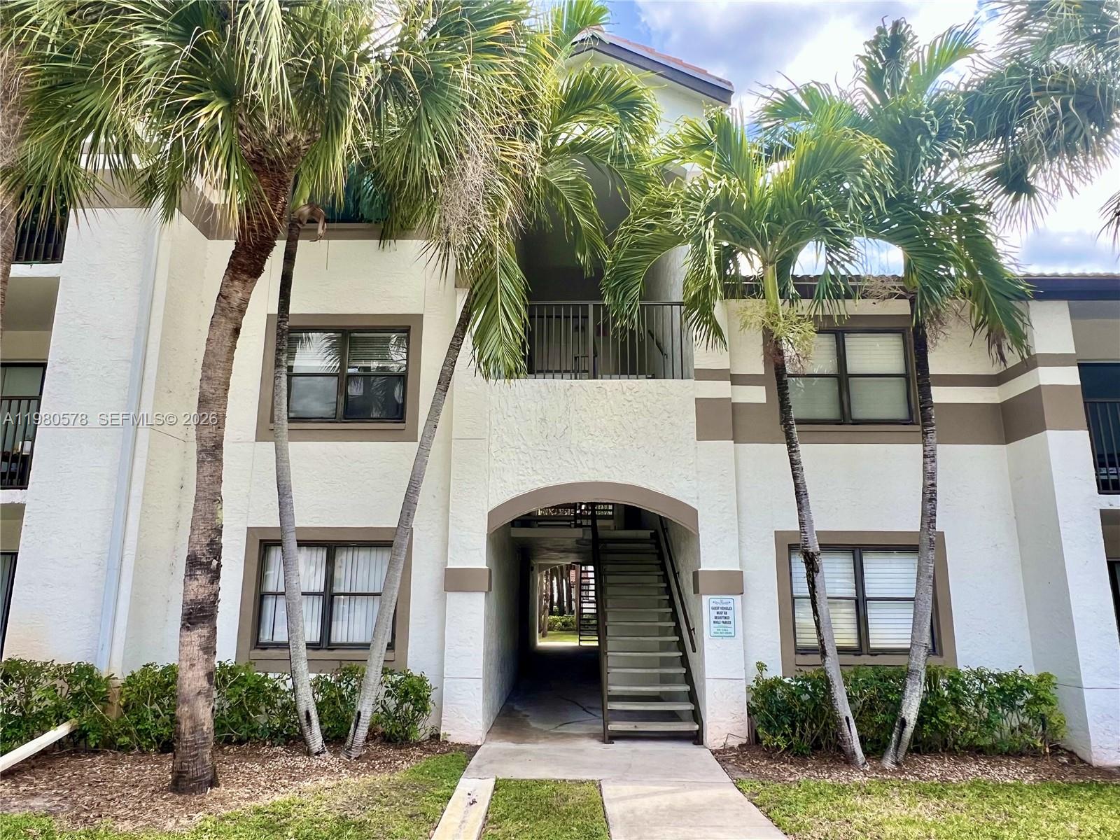 HOLLYWOOD PARC CONDOMINIU - Residential Lease