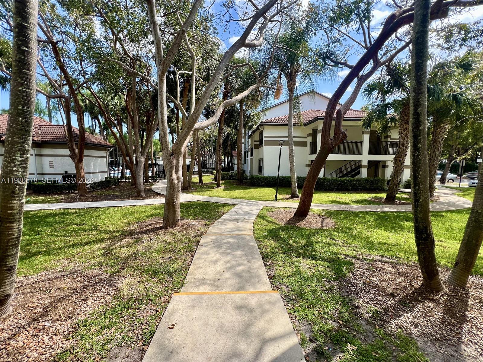 HOLLYWOOD PARC CONDOMINIU - Residential Lease