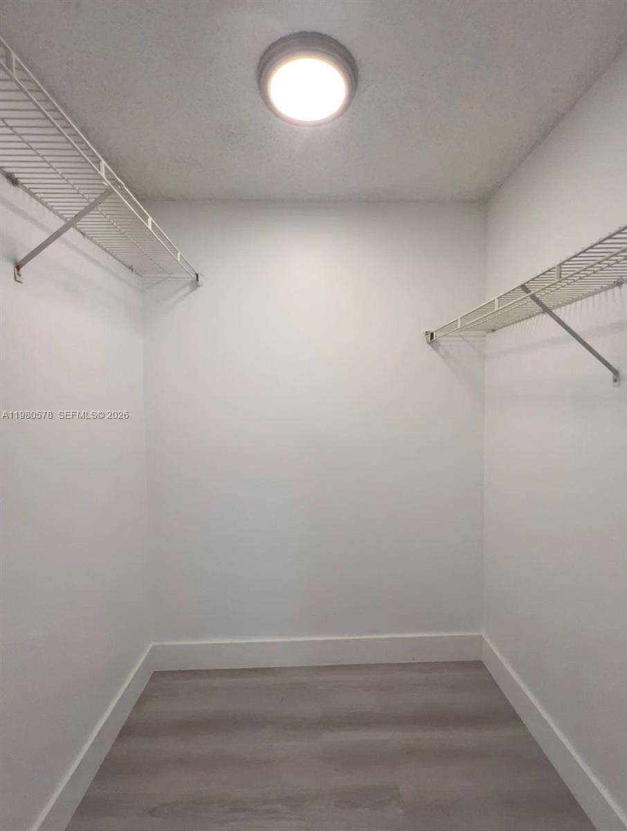 HOLLYWOOD PARC CONDOMINIU - Residential Lease