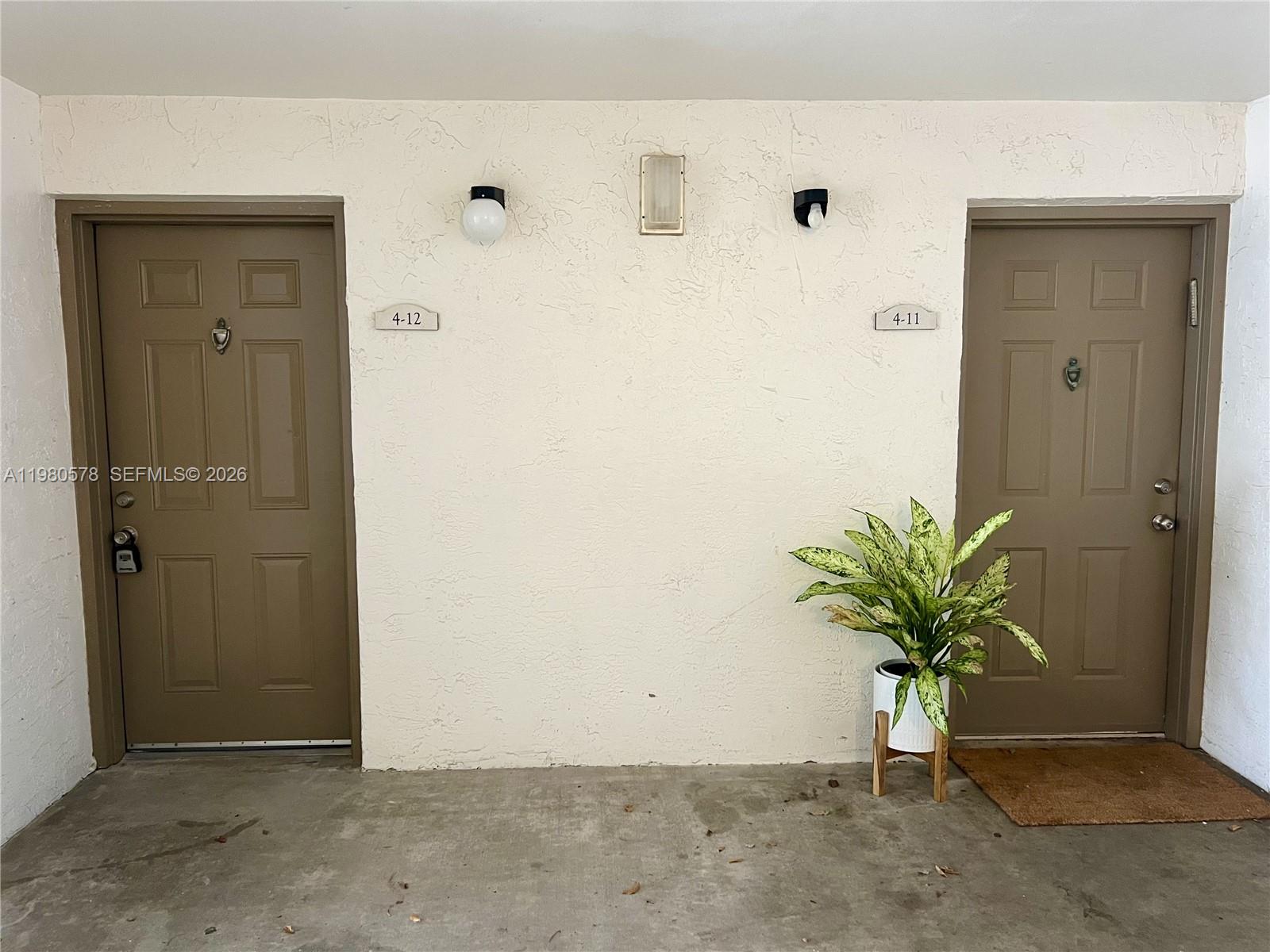 HOLLYWOOD PARC CONDOMINIU - Residential Lease