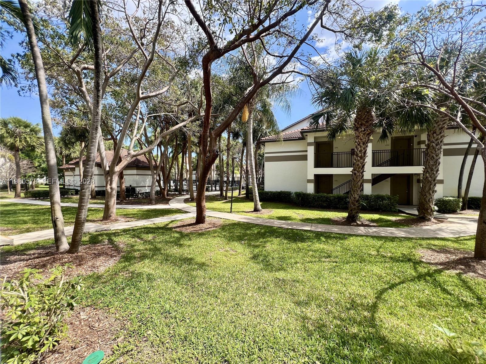 HOLLYWOOD PARC CONDOMINIU - Residential Lease