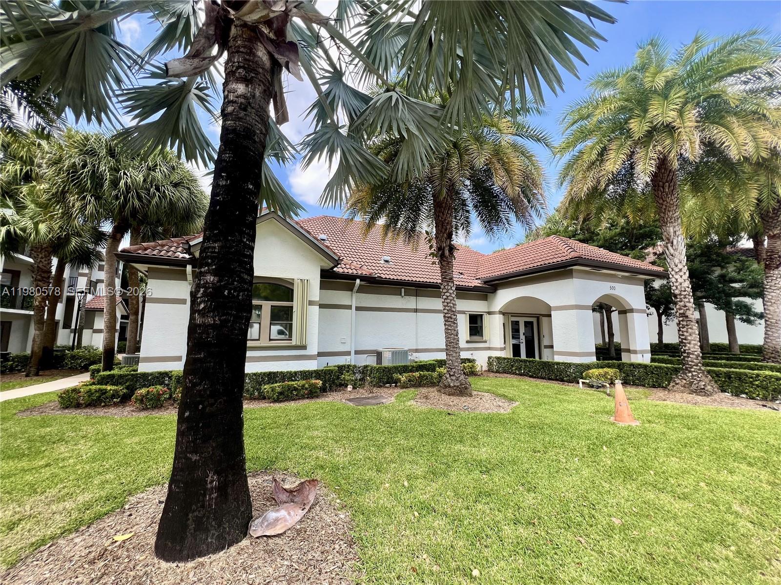 HOLLYWOOD PARC CONDOMINIU - Residential Lease