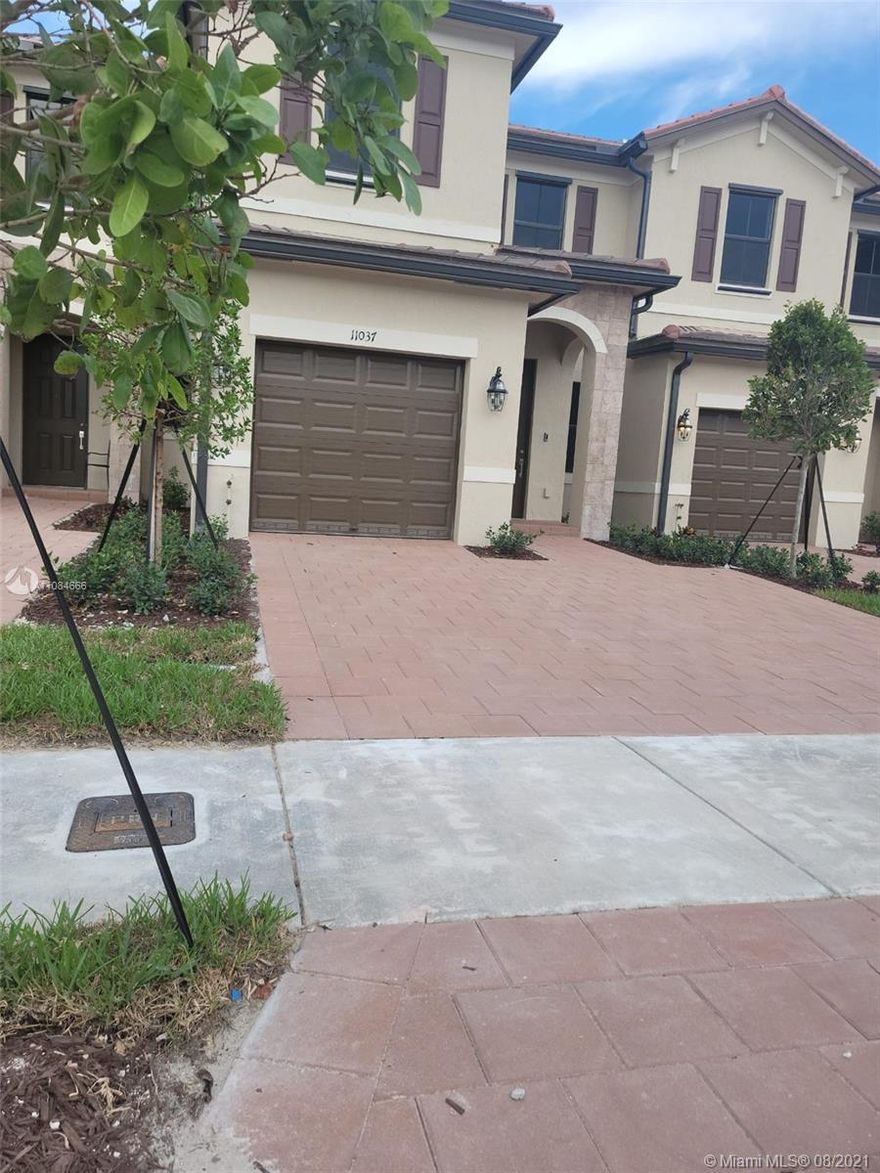 BRAND NEW TOWNHOME AQUABELLA. 2 STORY 3BED/2.5BTHS. PLENTY OF NATURAL LIGHT. SS APPLIANCES. NICE PATIO (large in the community). 
AMAZING ENTERTAINMENT CLUBHOUSE FOR THE WHOLE FAMILY. GREAT LOCATION. 
NO PETS!
TEXT ME ONLY