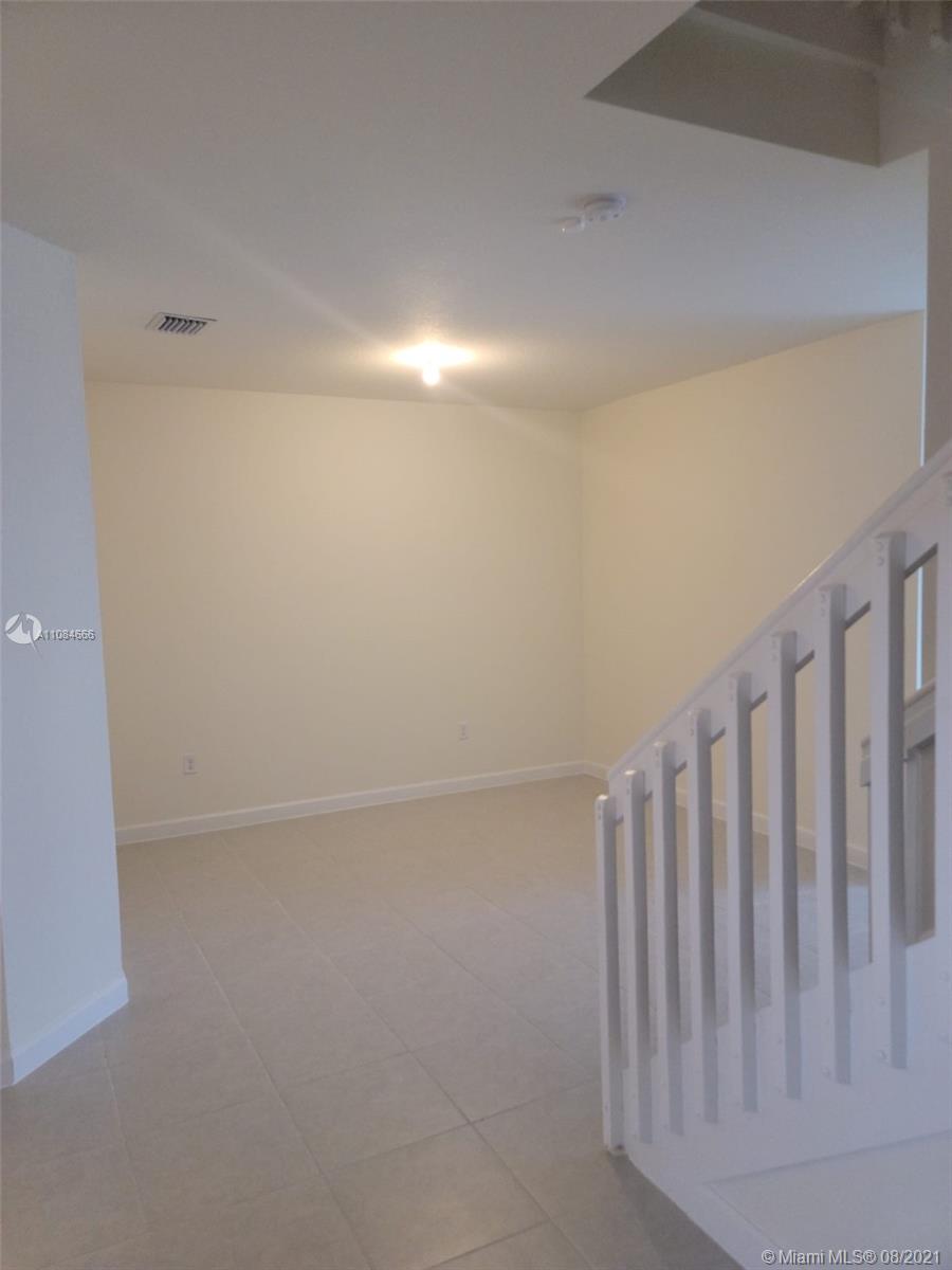AQUABELLA NORTH REPLAT - Residential Lease