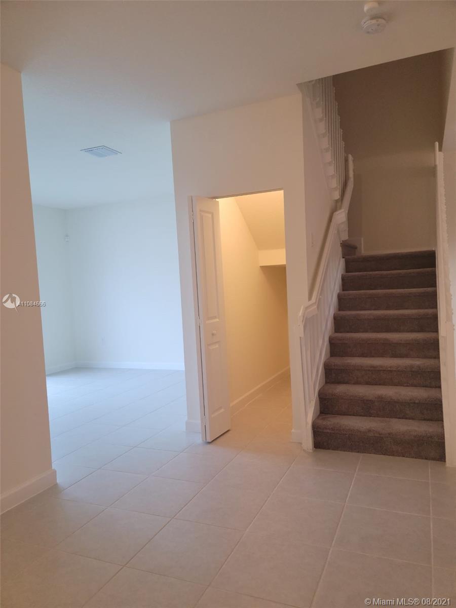 AQUABELLA NORTH REPLAT - Residential Lease