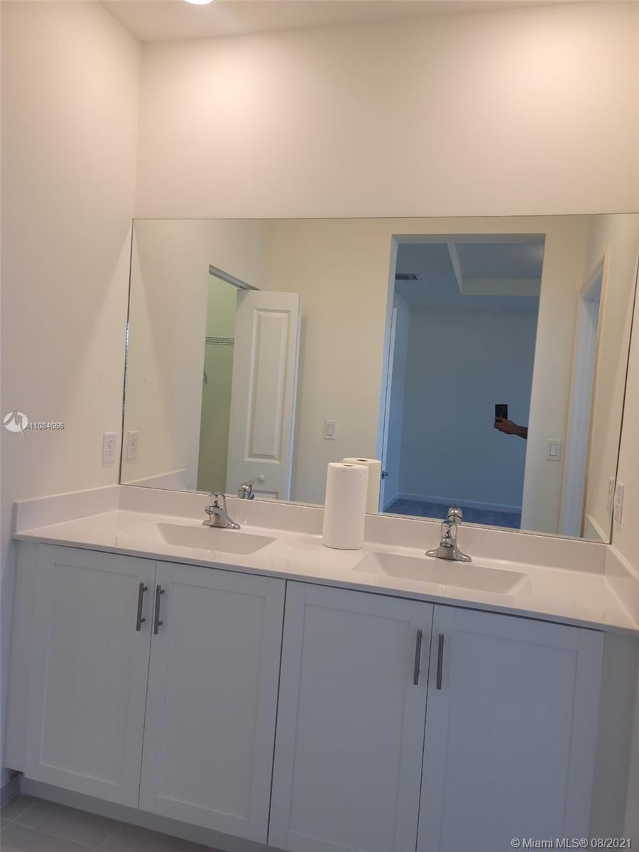 AQUABELLA NORTH REPLAT - Residential Lease