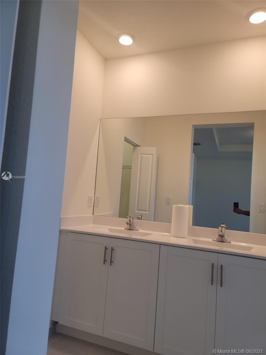 AQUABELLA NORTH REPLAT - Residential Lease